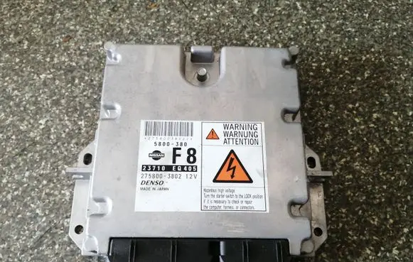 Nissan X-Trail T30 Engine control unit/module 23710EQ405 2758003802