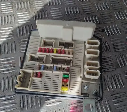 Renault Megane II Fuse module 8200481866