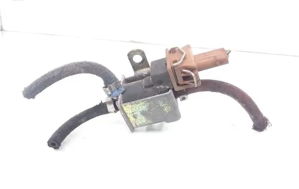 Volkswagen PASSAT B4 Vacuum valve 028906283F