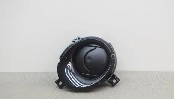Nissan Juke I F15 Dashboard air vent grill cover trim 687611KE0A