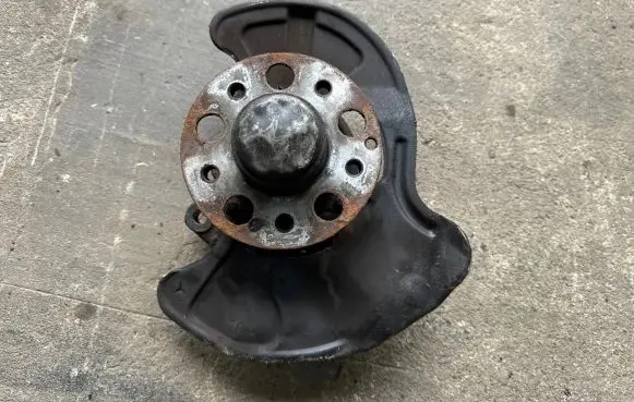Mercedes-Benz C W203 Front wheel hub spindle knuckle