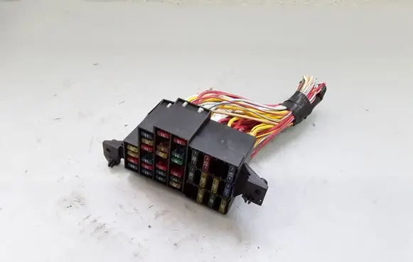 Renault Clio II Fuse module 7703297597C