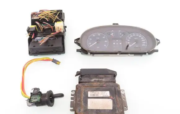 Renault Scenic I Engine control unit/module ECU 8200035891 S110030054A 8200029342