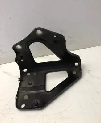 Audi A6 S6 C6 4F Fender mounting bracket 4F0821136A 01S806W1V
