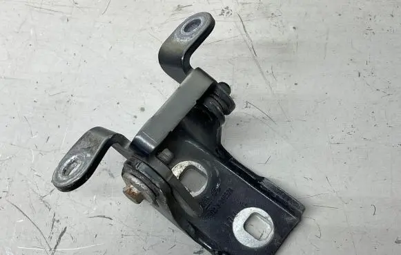 Opel Insignia A Front door upper hinge ES03A046574