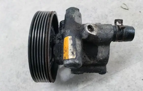 Renault Espace IV Power steering pump 