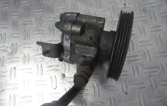 Mazda 626 Power steering pump GA2A32600B