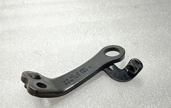 Porsche Cayenne (9Y0 9Y3) Engine mounting bracket 06M103392C