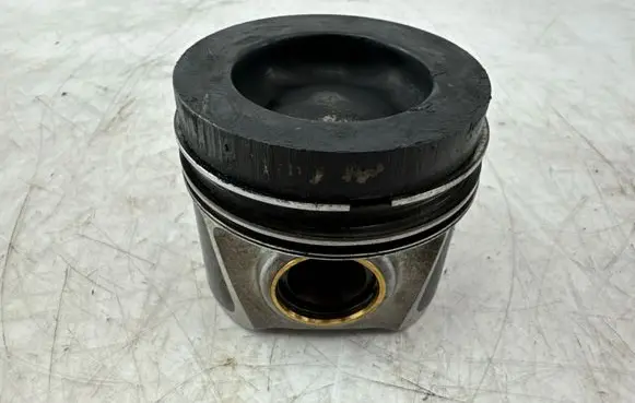 Volkswagen Golf VII Piston 0812A