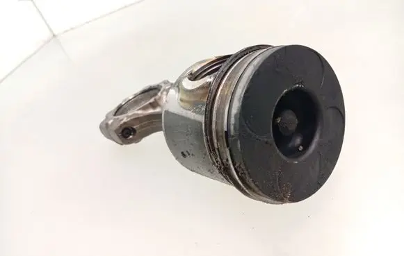 Toyota Avensis Verso Piston with connecting rod 