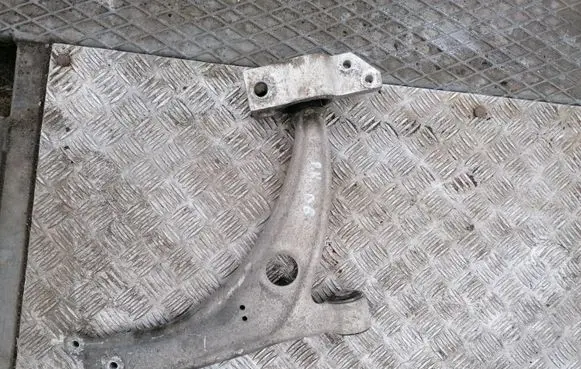 Volkswagen PASSAT B6 Front lower control arm/wishbone