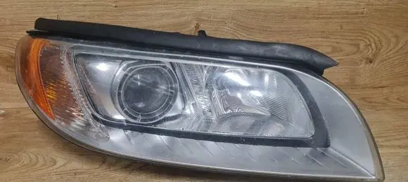 Volvo XC70 Headlight/headlamp 31214169