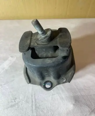 BMW X5 E70 Engine mount bracket 6795417 35420 16004212