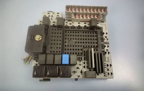 Volvo S60 Fuse module 08679899 08696098