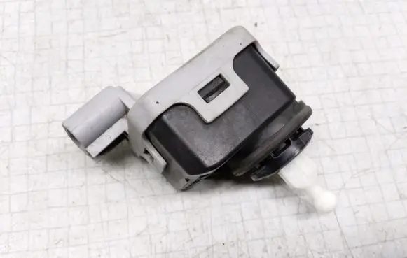 Opel Astra G Headlight level adjustment motor 90590665