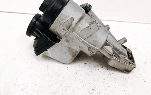 Volvo S60 Oil filter mounting bracket 31338685