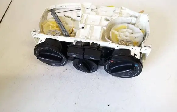 Volkswagen Golf IV Climate control unit 1j0820045f