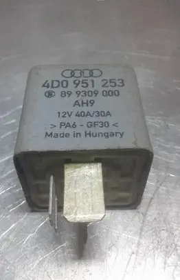 Volkswagen PASSAT B5.5 Other relay 4D0951253 899309000