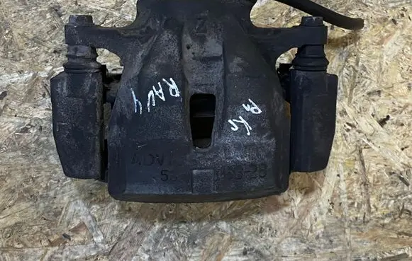 Toyota RAV 4 (XA40) Front brake caliper ADVICS53