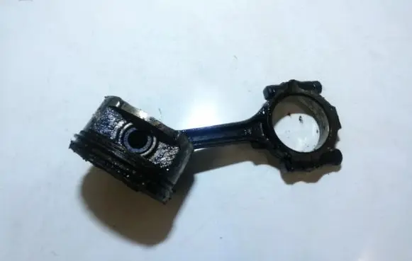 Chrysler Voyager Piston with connecting rod 4654355D