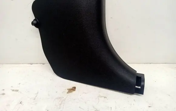 Foot area side trim
