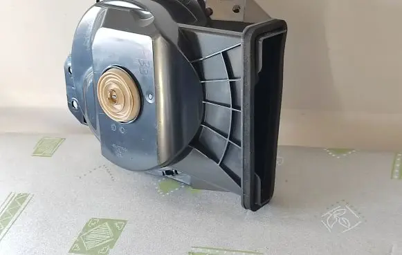BMW 1 F20 F21 Subwoofer speaker 9210147 65139210147
