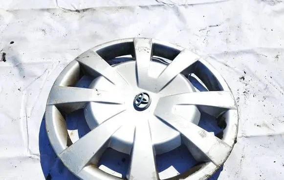 Toyota Avensis T270 R16 wheel hub/cap/trim 4260205140