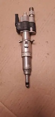BMW 7 F01 F02 F03 F04 Fuel injector 7565138 10181010
