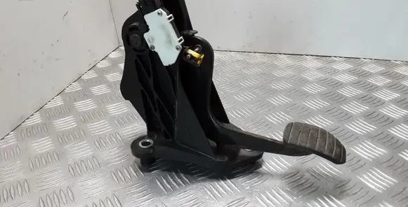 Renault Latitude (L70) Clutch pedal 