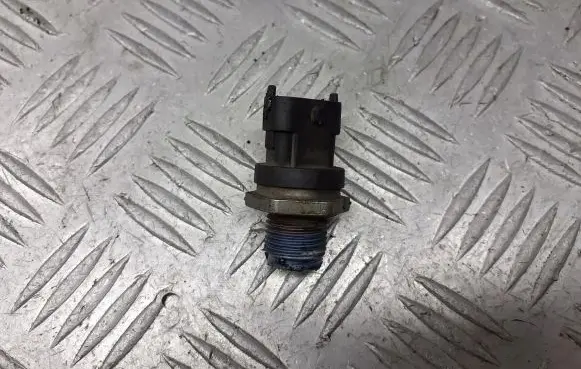 Alfa Romeo GT Fuel pressure regulator 0281002903