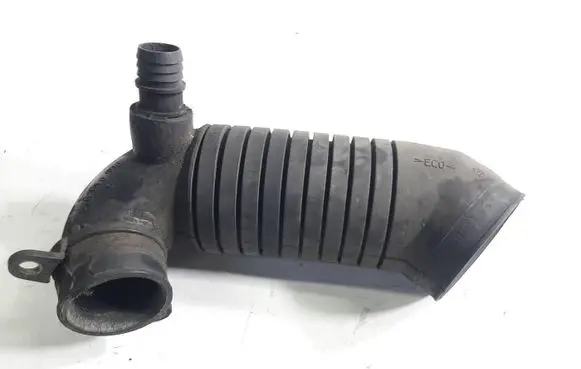 Audi A4 S4 B5 8D Air intake hose/pipe 8D0129615J