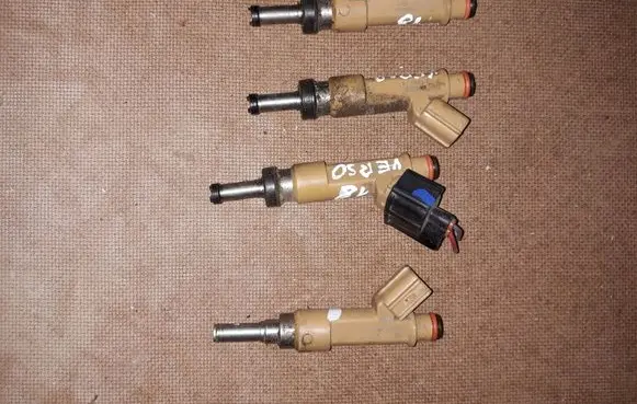 Toyota Verso Fuel injector 2325001030