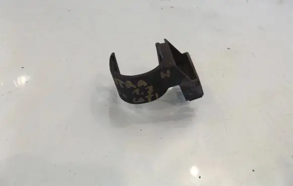 Opel Astra H Intercooler pipe mounting bracket 