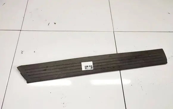 Chrysler Voyager Rear sill trim cover 10643