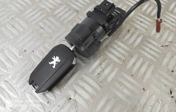 Peugeot 208 Ignition lock 9663123380