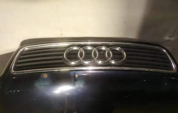 Audi A4 S4 B5 8D Front grill