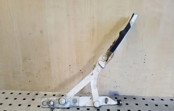 Audi 80 90 S2 B4 Tailgate/trunk/boot hinge 8A5827301