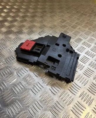 Mercedes-Benz C AMG W205 Fuse box cover DBPD925