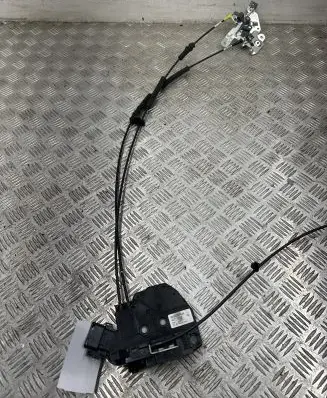 Opel Vivaro Sliding door lock 825039444R