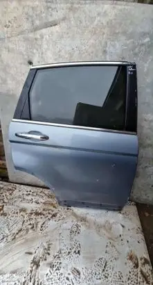 Honda CR-V Rear door