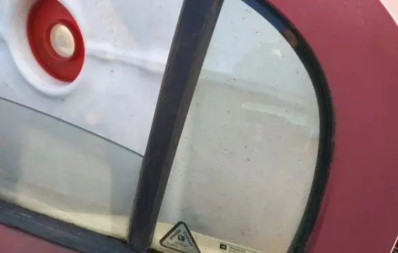 Opel Astra G Rear vent window glass 