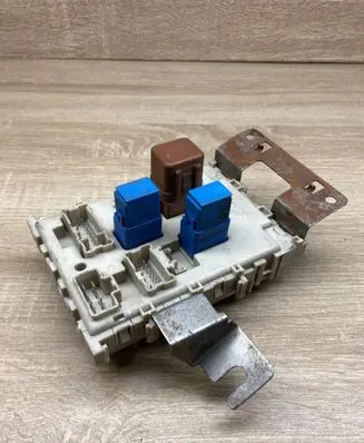 Nissan Almera Tino Fuse module 24350BU210