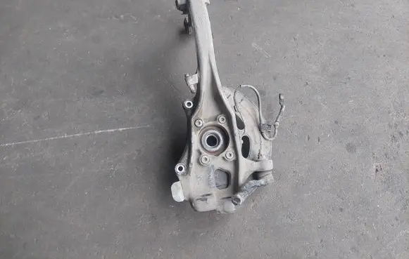 Hyundai Genesis Front wheel hub 4wd genesis