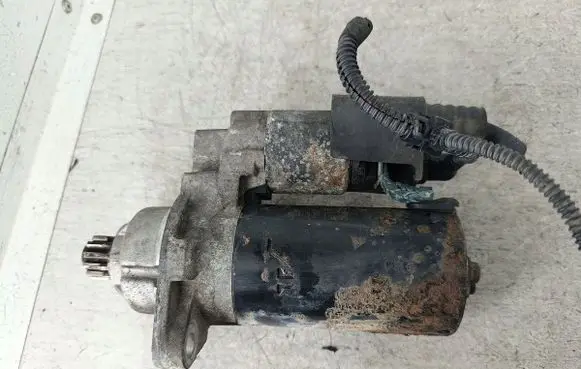 Volkswagen Golf V Starter motor 