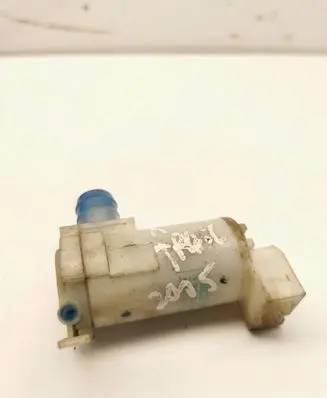Nissan X-Trail T30 Windscreen/windshield washer pump