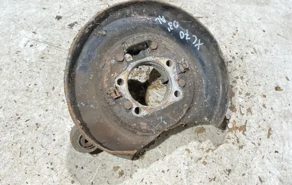 Rear wheel hub spindle/knuckle
