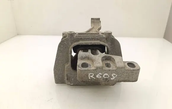 Skoda Octavia Mk3 (5E) Engine mount bracket 5Q0199262BF 09032016 XA4AAEG348700