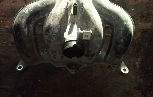 Toyota Yaris Intake manifold 56HTRERH