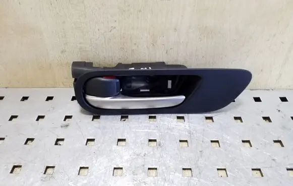 Mazda 3 II Front door interior handle