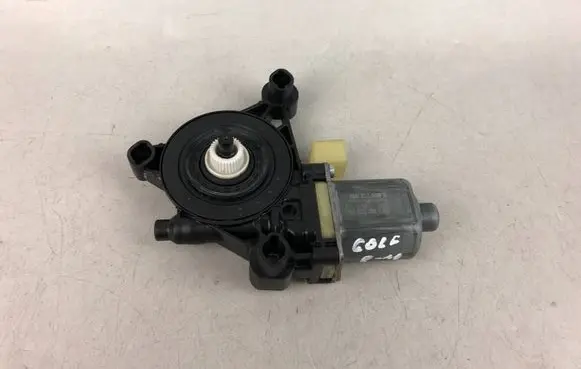 Volkswagen Golf VIII Front door window regulator motor 5Q0959802A 0130822714